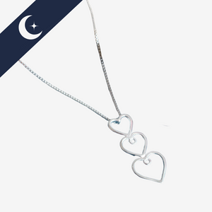 Colar 3 Corações Vazados Prata 925 – Prata & Co. | Delicadeza e Amor em Cada Detalhe
